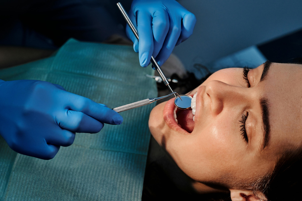 Limpieza dental profesional y control de placa en UltraDental Lima